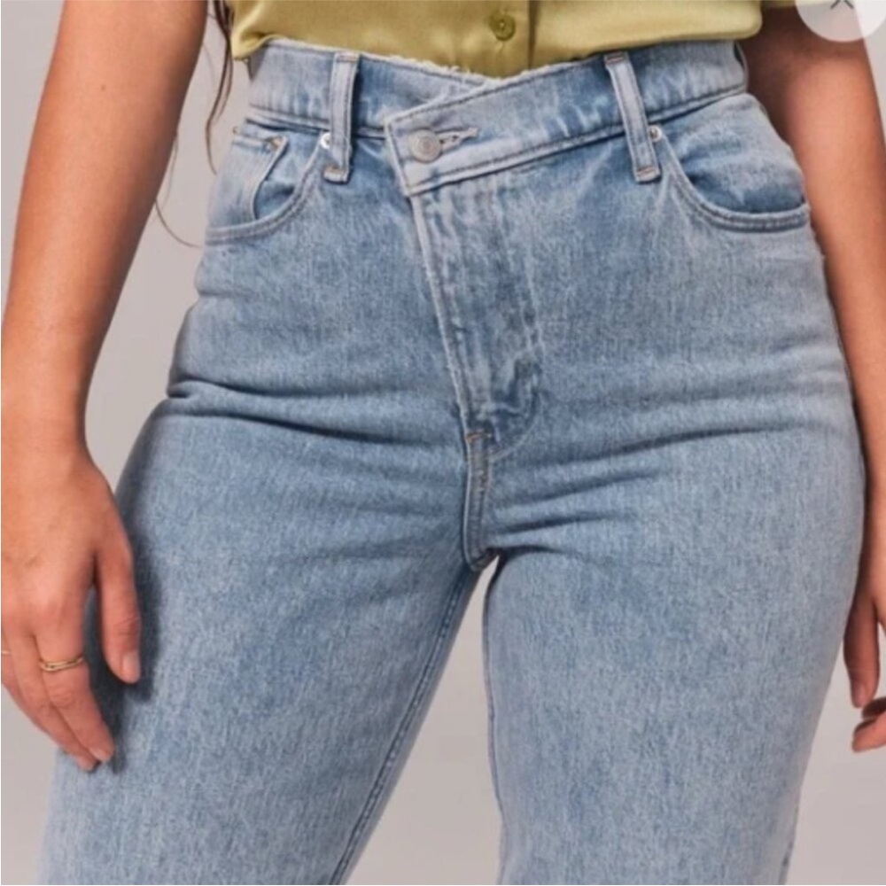Abercrombie Curve Love 90s straight ultra high rise jeans